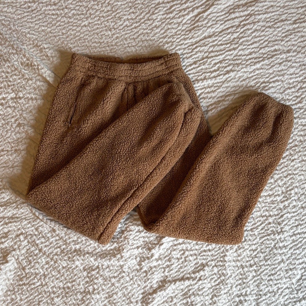 aerie Brown Sherpa Women's Joggers - Picture 4 of 4